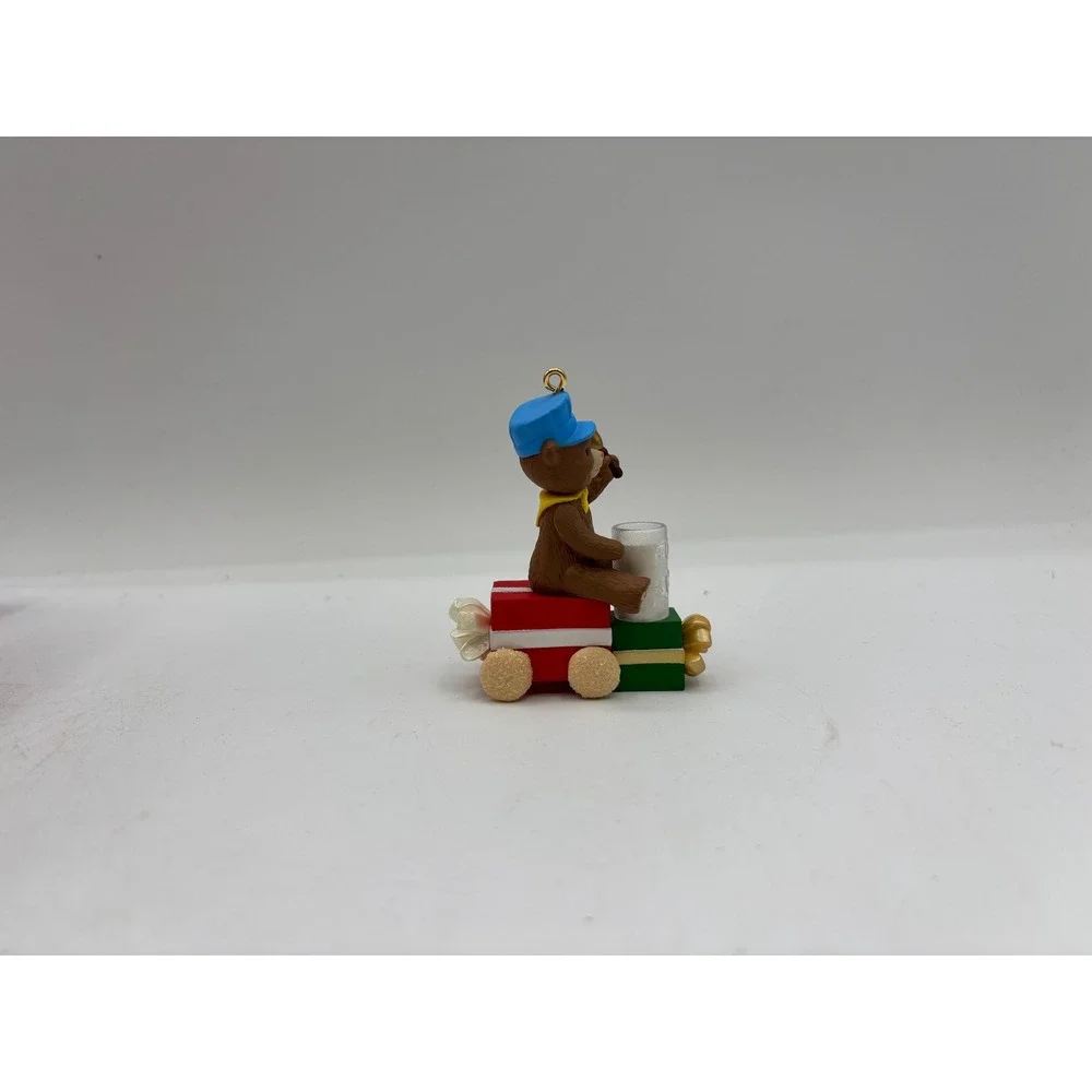 Hallmark Keepsake Ornament 1999 Vintage Milk 'n' Cookies Express Handcrafted